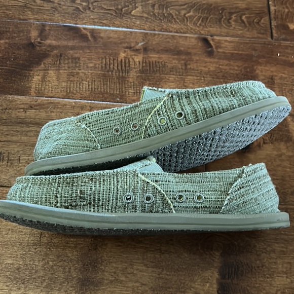 Sanuk shoes. Green. Never worn. Size 10 - Picture 6 of 6